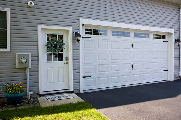 24/7 Emergency Garage Door Panel Replacement experts in Charlotte Park, FL